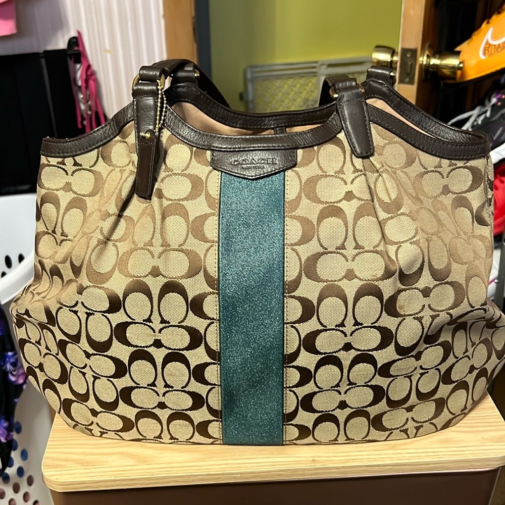 Lg coach bag with out tags